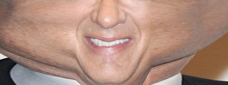 Tom Hanks' stretched selfie